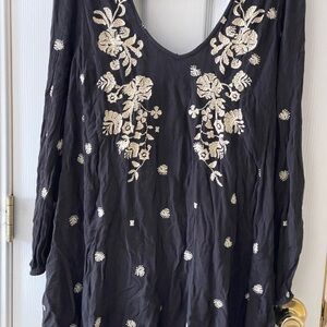 🖤 Free People Black Embroidered Tunic Top – Size M 🖤